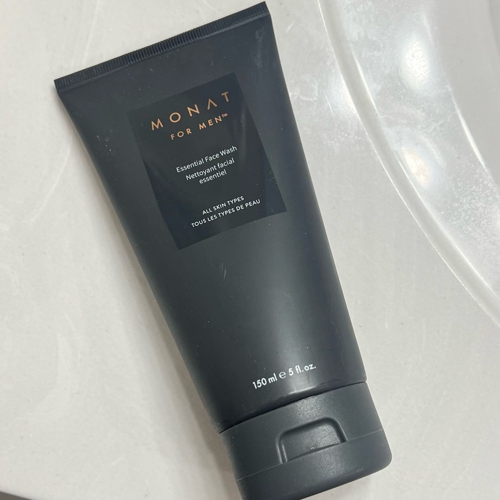 NWT Monat Mens Face Wash